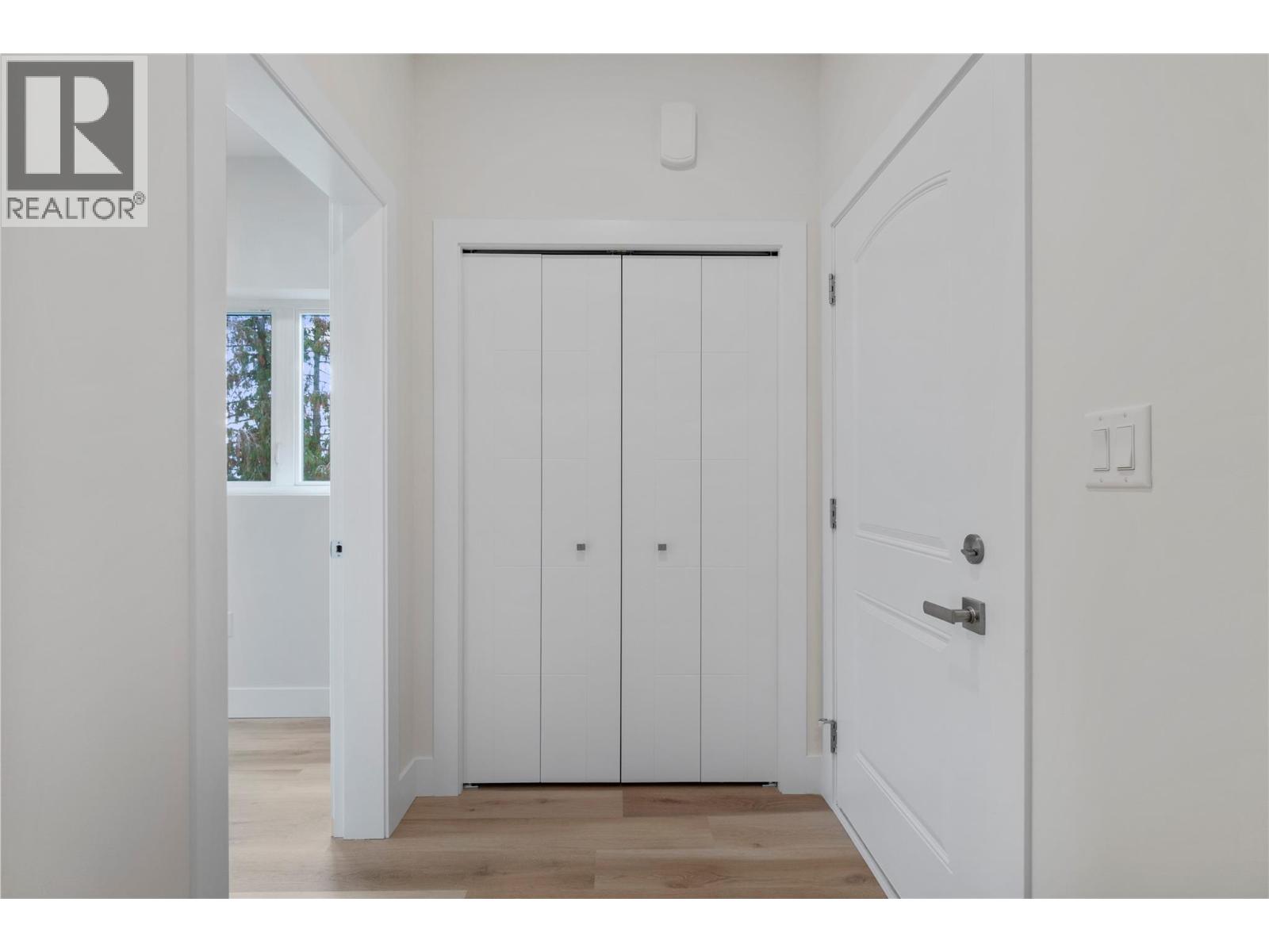 633 9 STREET SE - 80