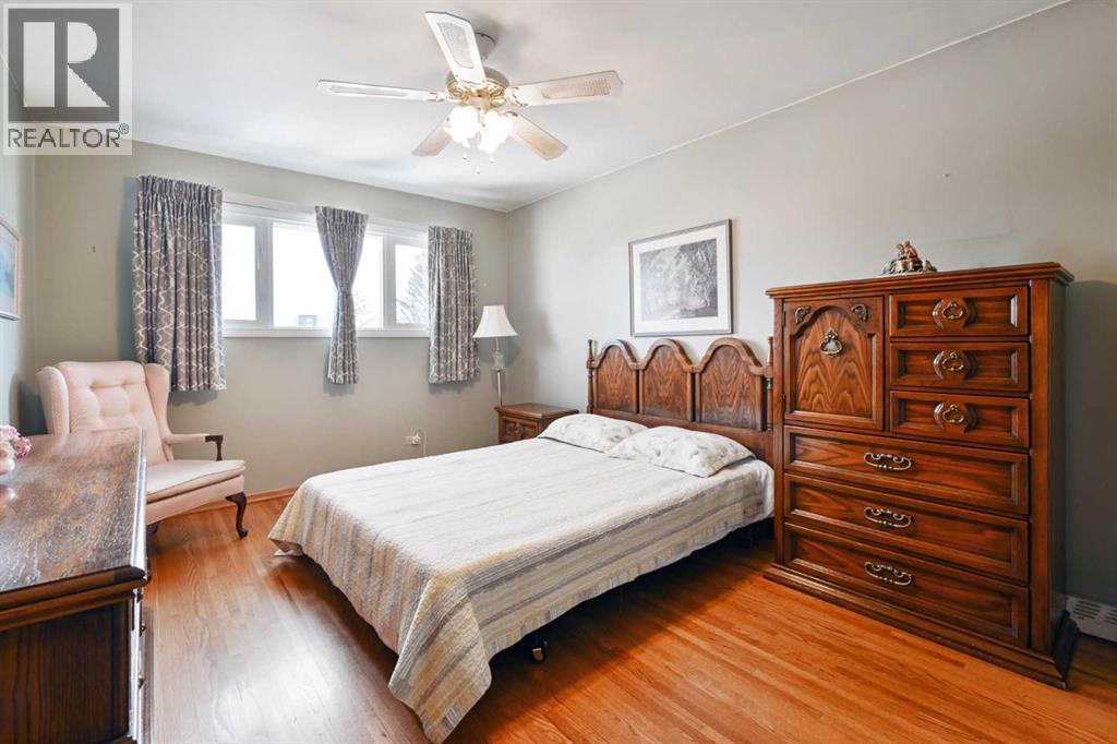 Single Family House 4 Level for Sale in   Street SW Kingsland Calgary 