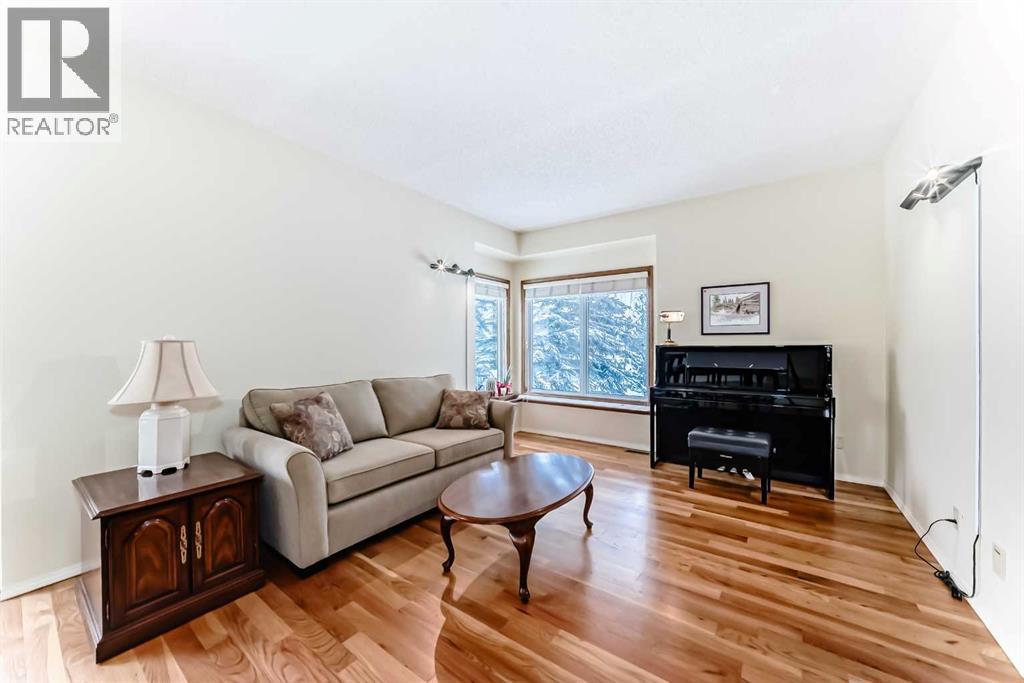 Single Family House for Sale in  Edcath Place NW Edgemont Calgary 