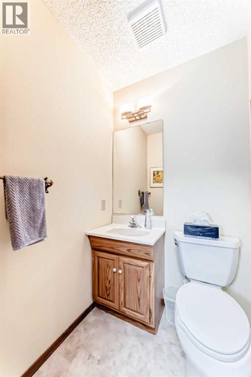 Single Family House for Sale in  Edcath Place NW Edgemont Calgary 