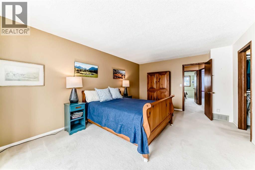 Single Family House for Sale in  Edcath Place NW Edgemont Calgary 