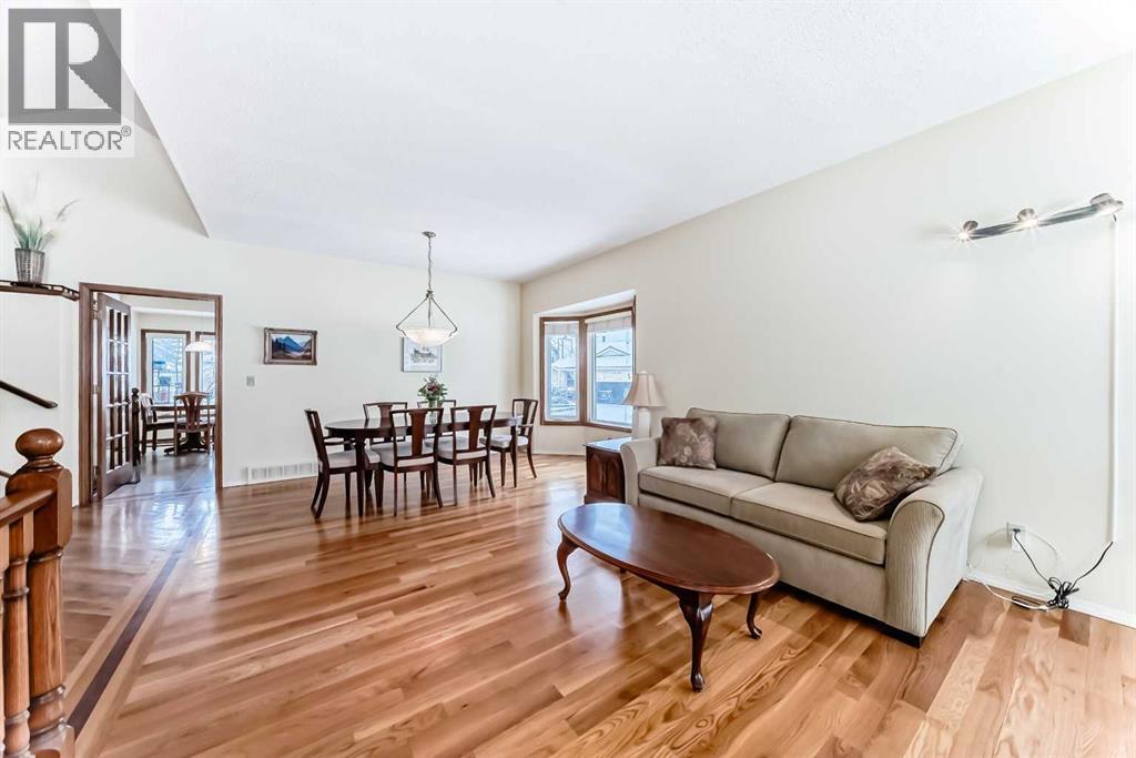 Single Family House for Sale in  Edcath Place NW Edgemont Calgary 