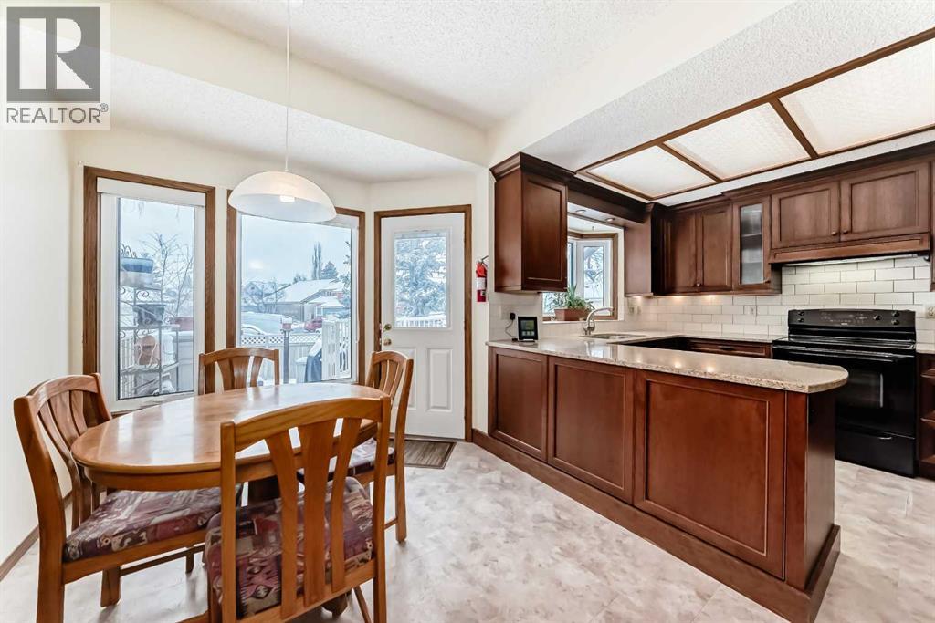 Single Family House for Sale in  Edcath Place NW Edgemont Calgary 