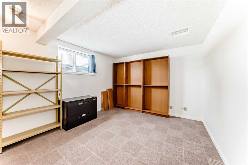 Single Family House for Sale in  Edcath Place NW Edgemont Calgary 