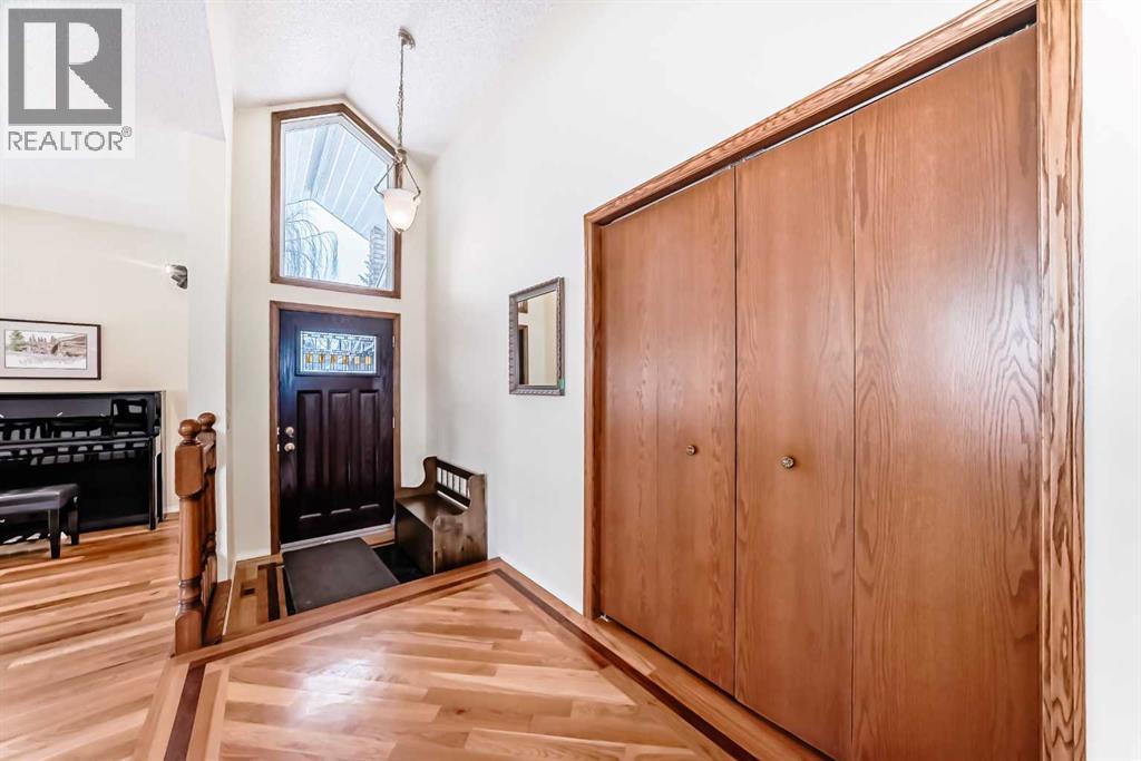 Single Family House for Sale in  Edcath Place NW Edgemont Calgary 