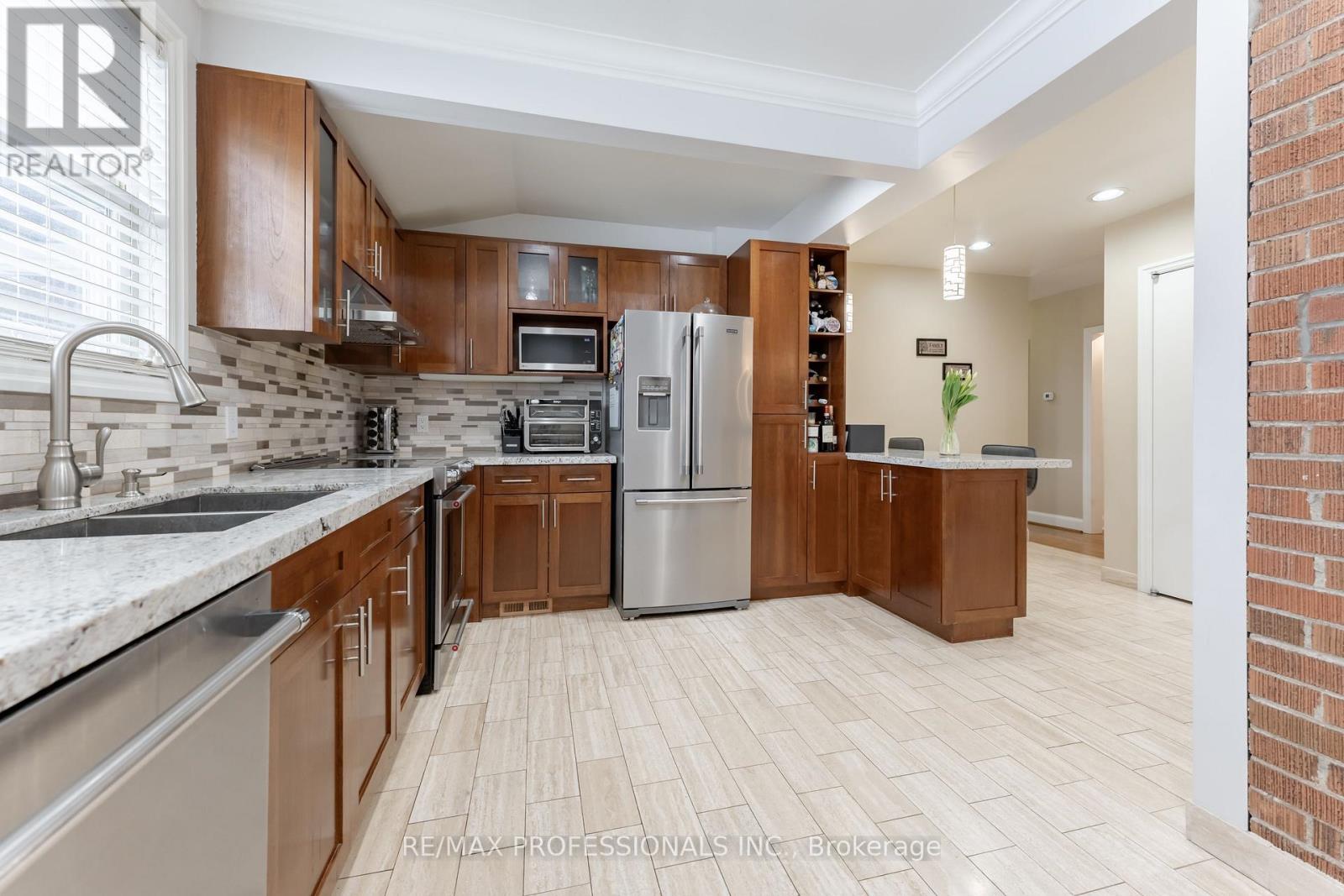 745 GLENGROVE AVENUE W - 15