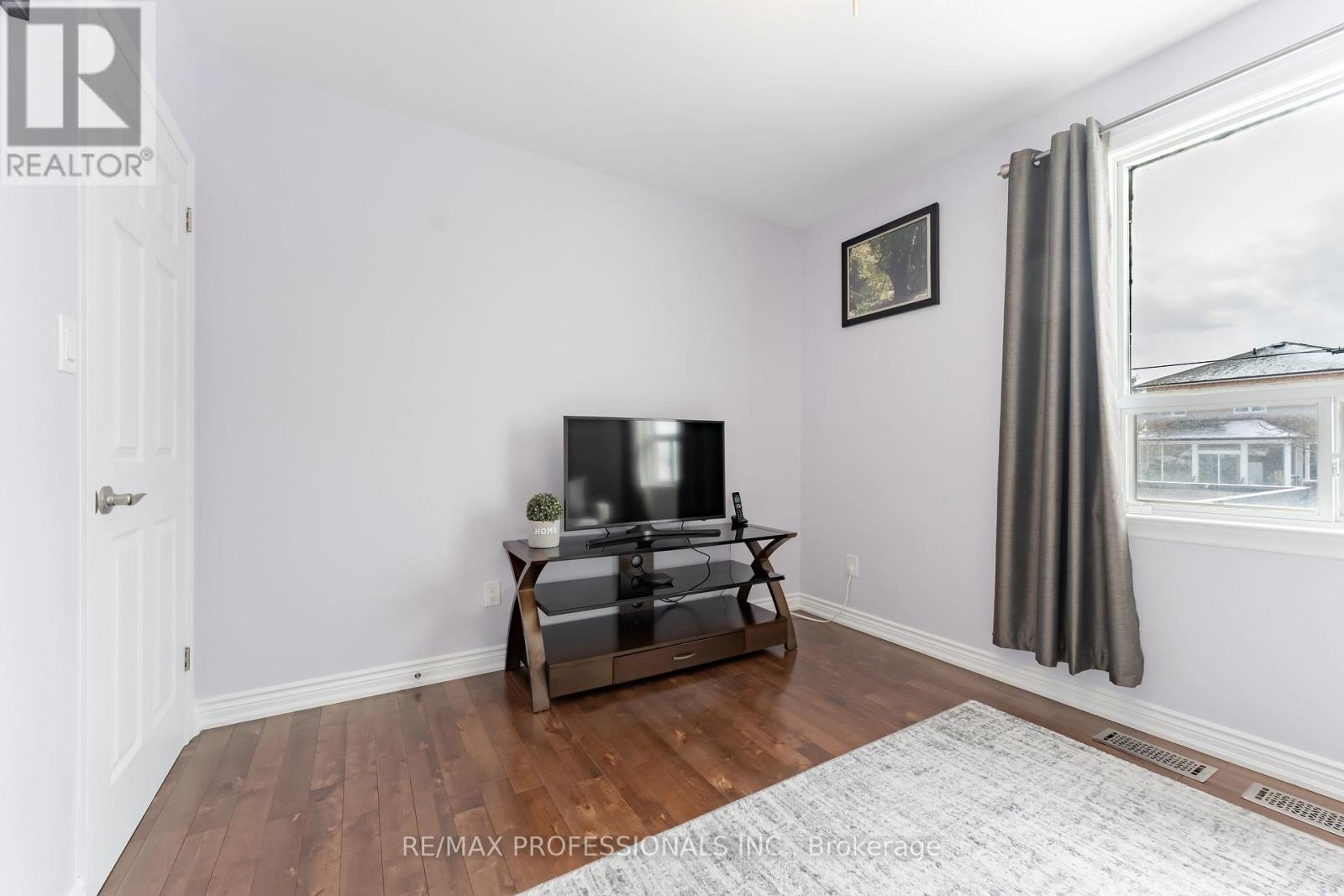 745 GLENGROVE AVENUE W - 34