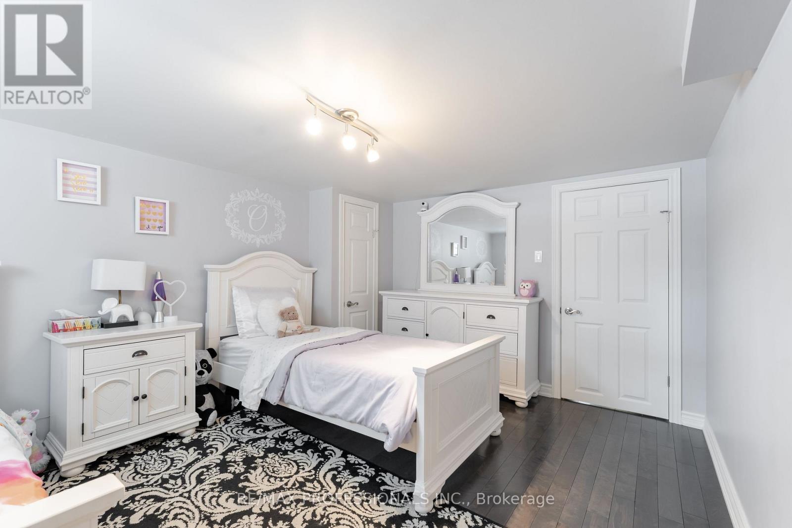 745 GLENGROVE AVENUE W - 21