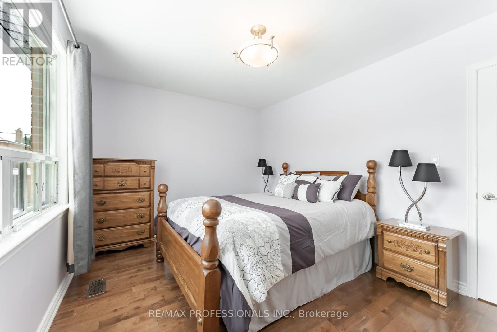 745 GLENGROVE AVENUE W - 32