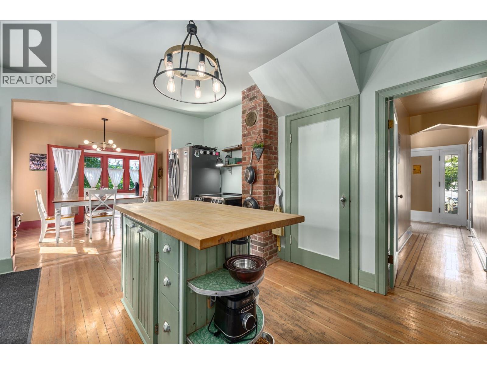 210 Brink Street - 10
