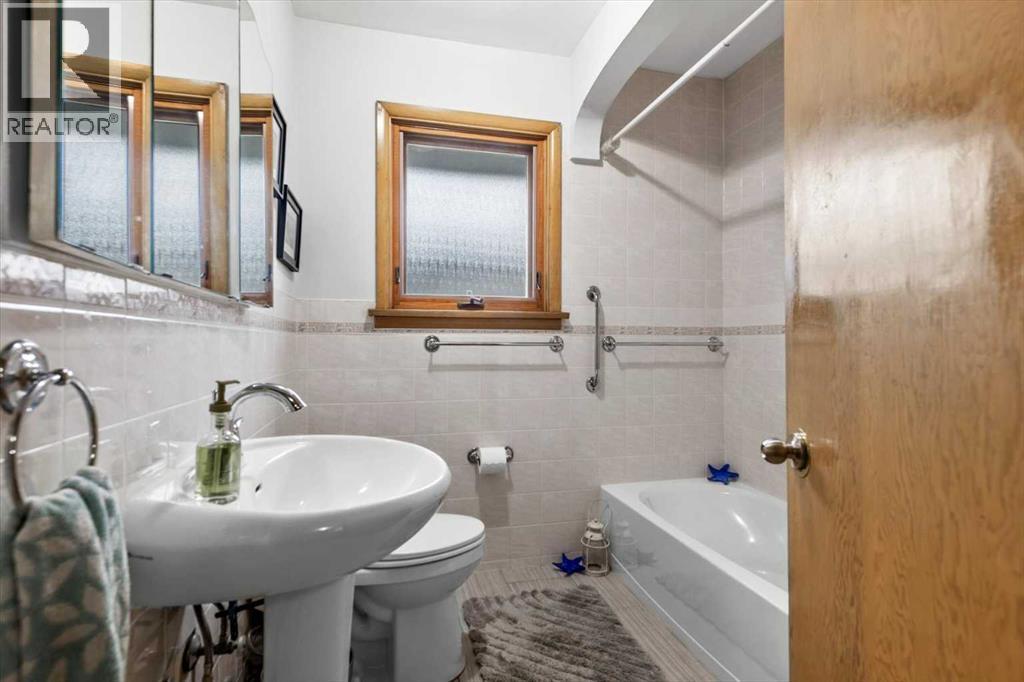 Single Family House Bungalow for Sale in   Avenue NE Renfrew Calgary 