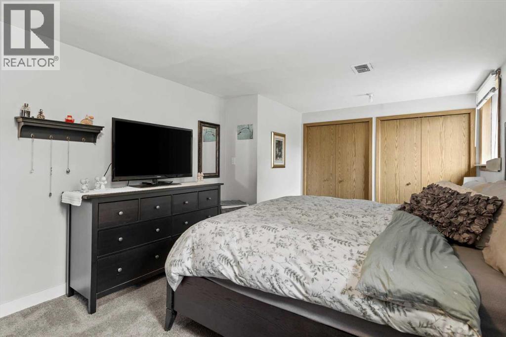 Single Family House Bungalow for Sale in   Avenue NE Renfrew Calgary 