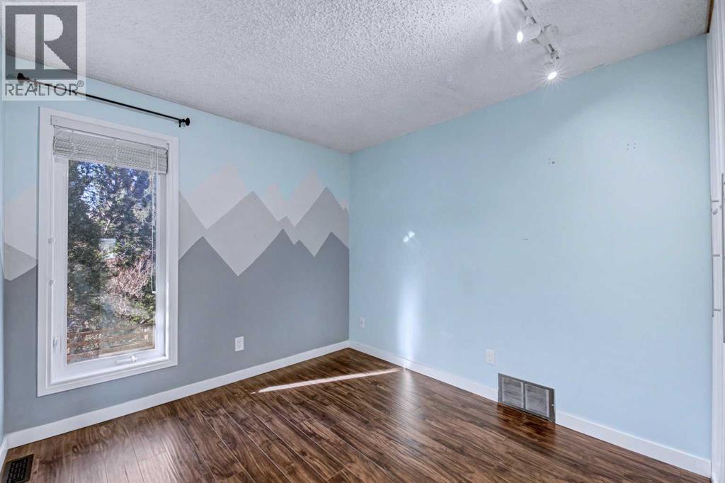 Single Family House 5 Level for Sale in  Bernard Drive NW Beddington Heights Calgary 