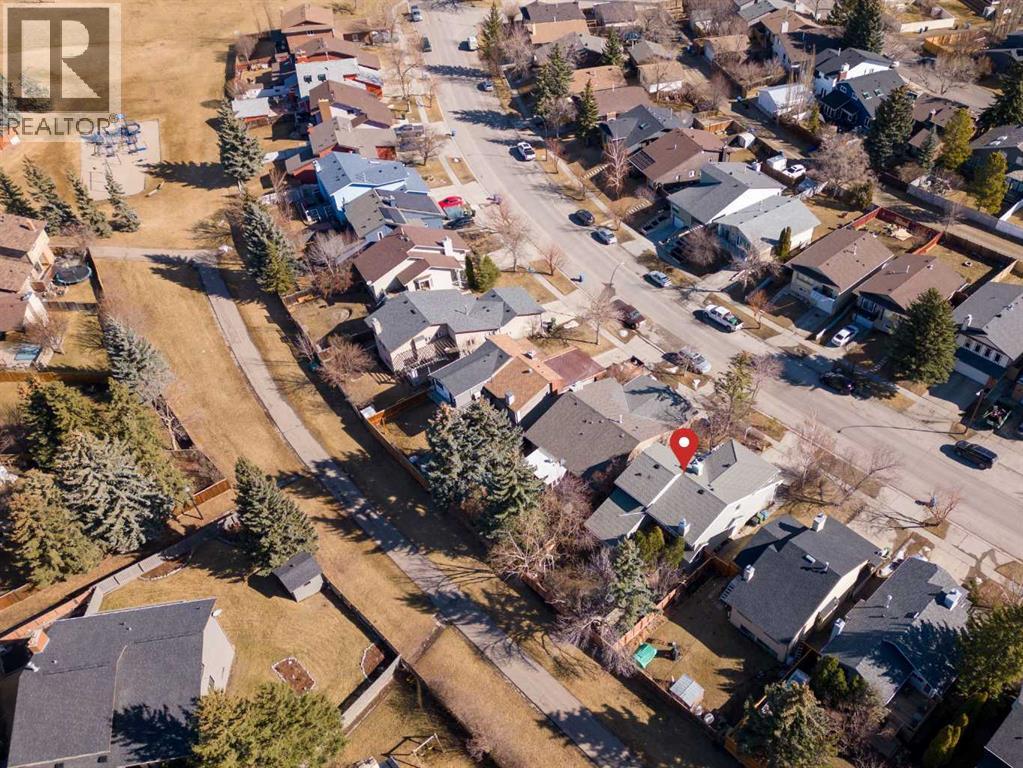 Single Family House 5 Level for Sale in  Bernard Drive NW Beddington Heights Calgary 