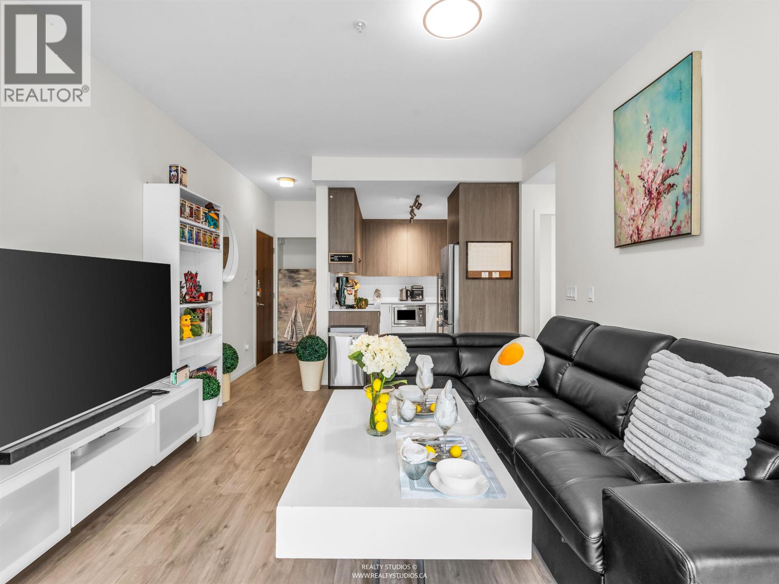 226 6283 KINGSWAY Avenue - main photo