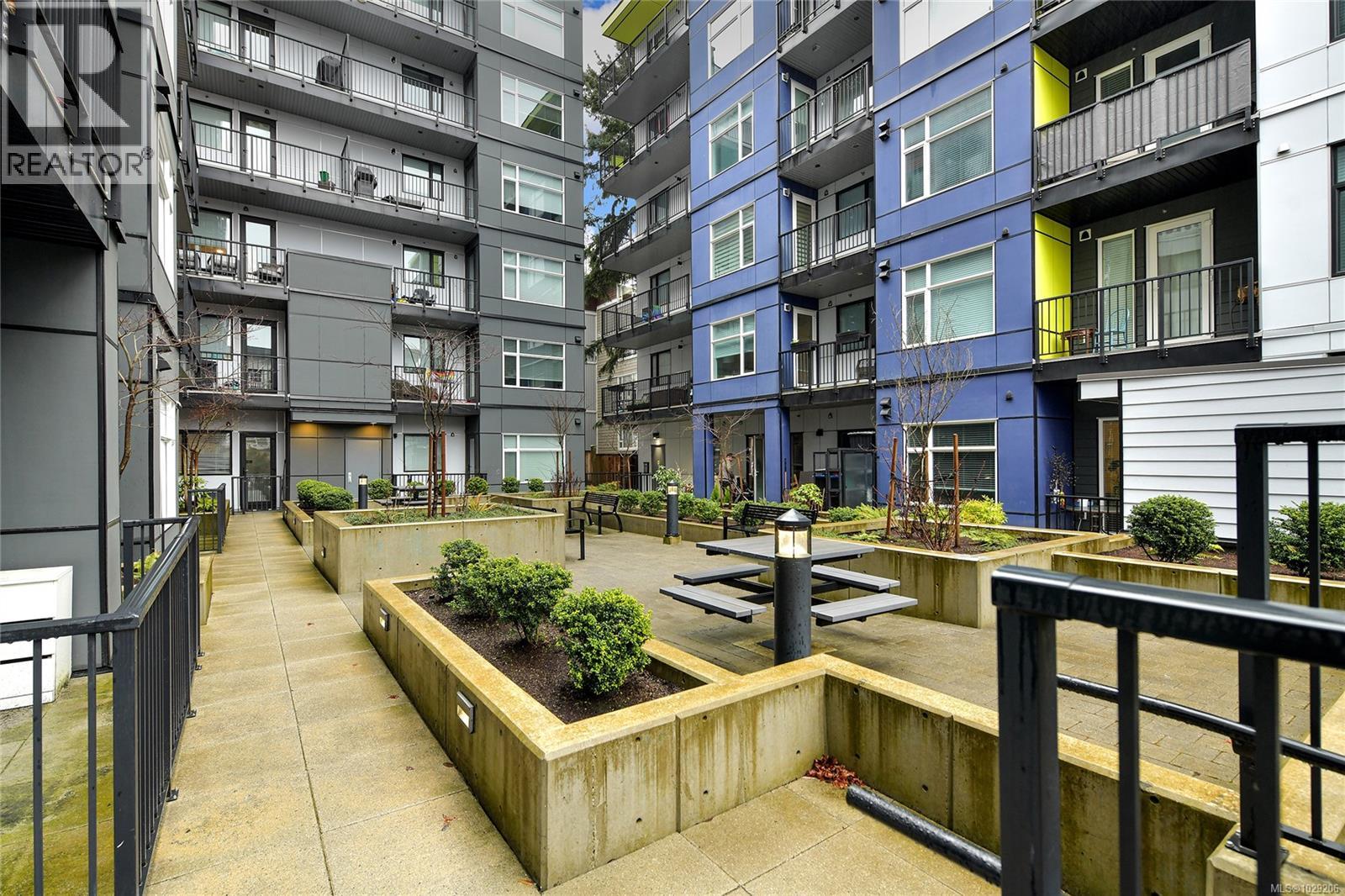 #301 2843 JACKLIN RD - 28