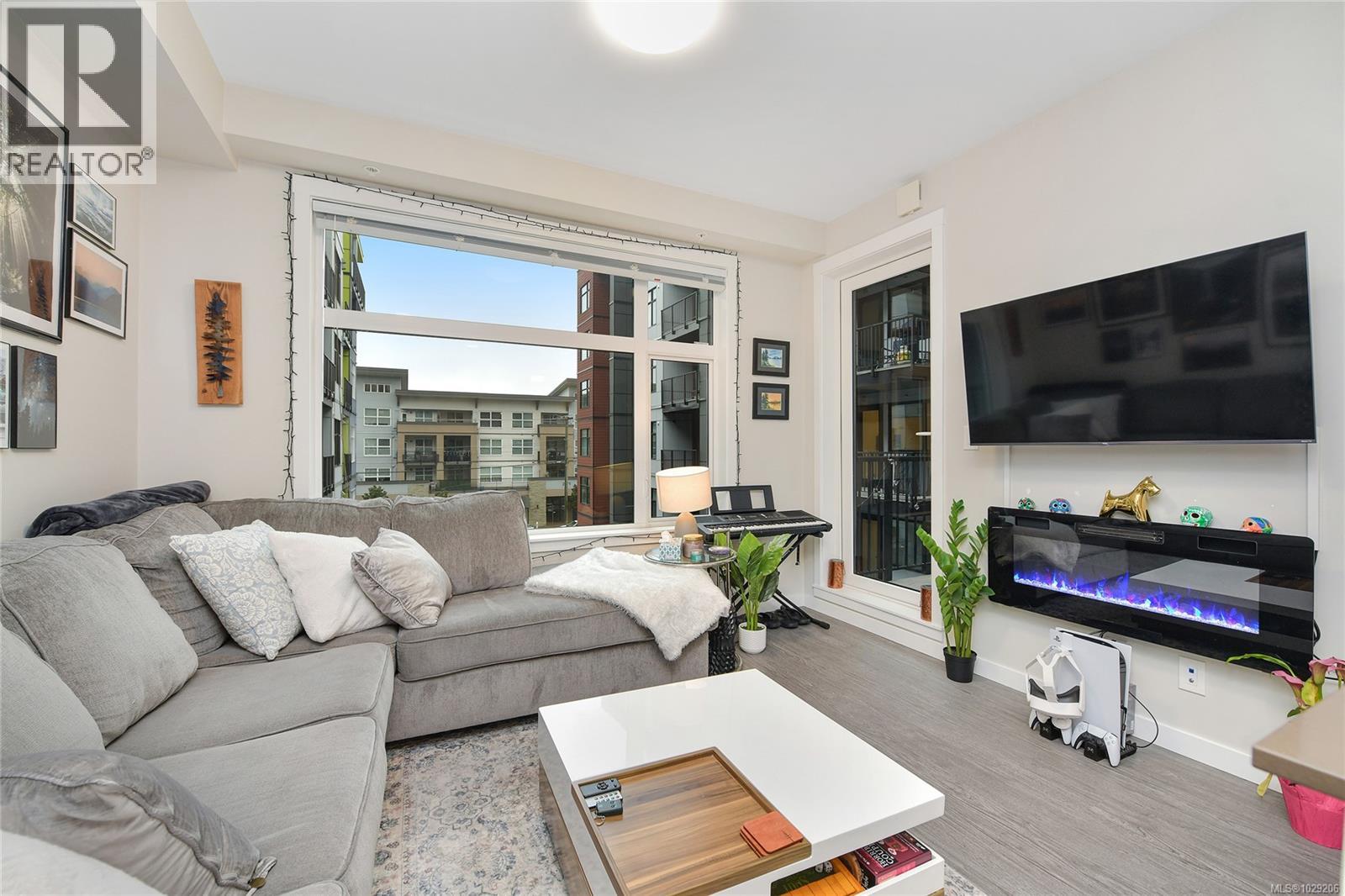 #301 2843 JACKLIN RD - 7