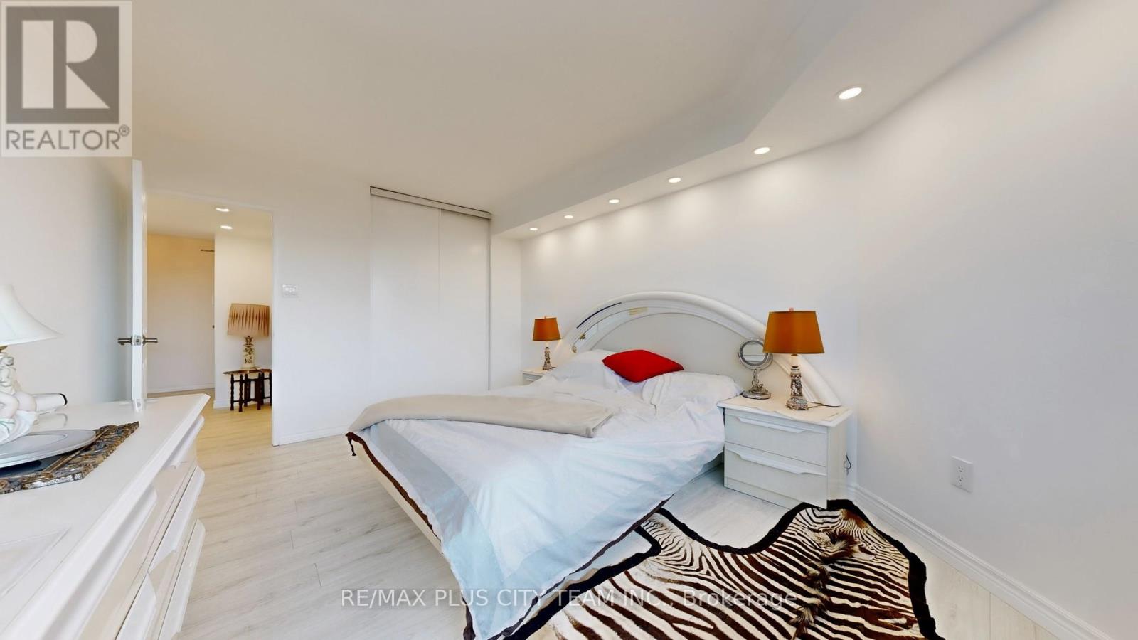 #410 7440 BATHURST STREET - 21