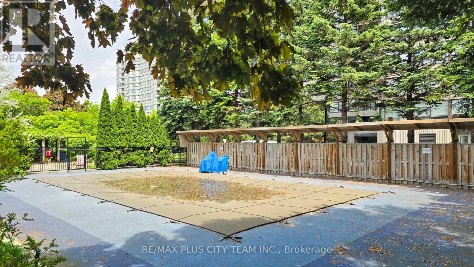 #410 7440 BATHURST STREET - 31