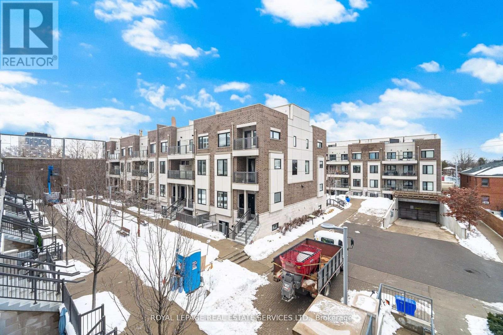 #402 8 DRUMMOND STREET - 27