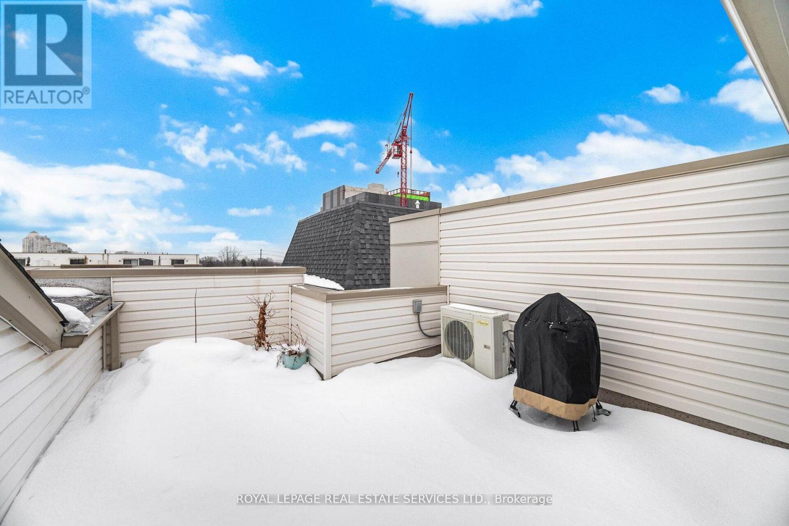 #402 8 DRUMMOND STREET - 28