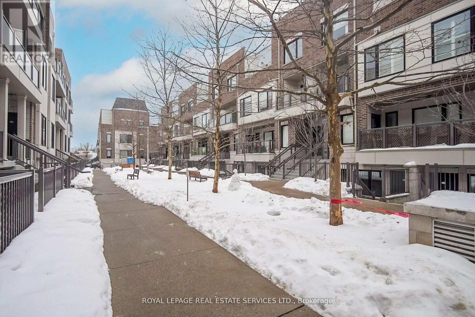 #402 8 DRUMMOND STREET - 29