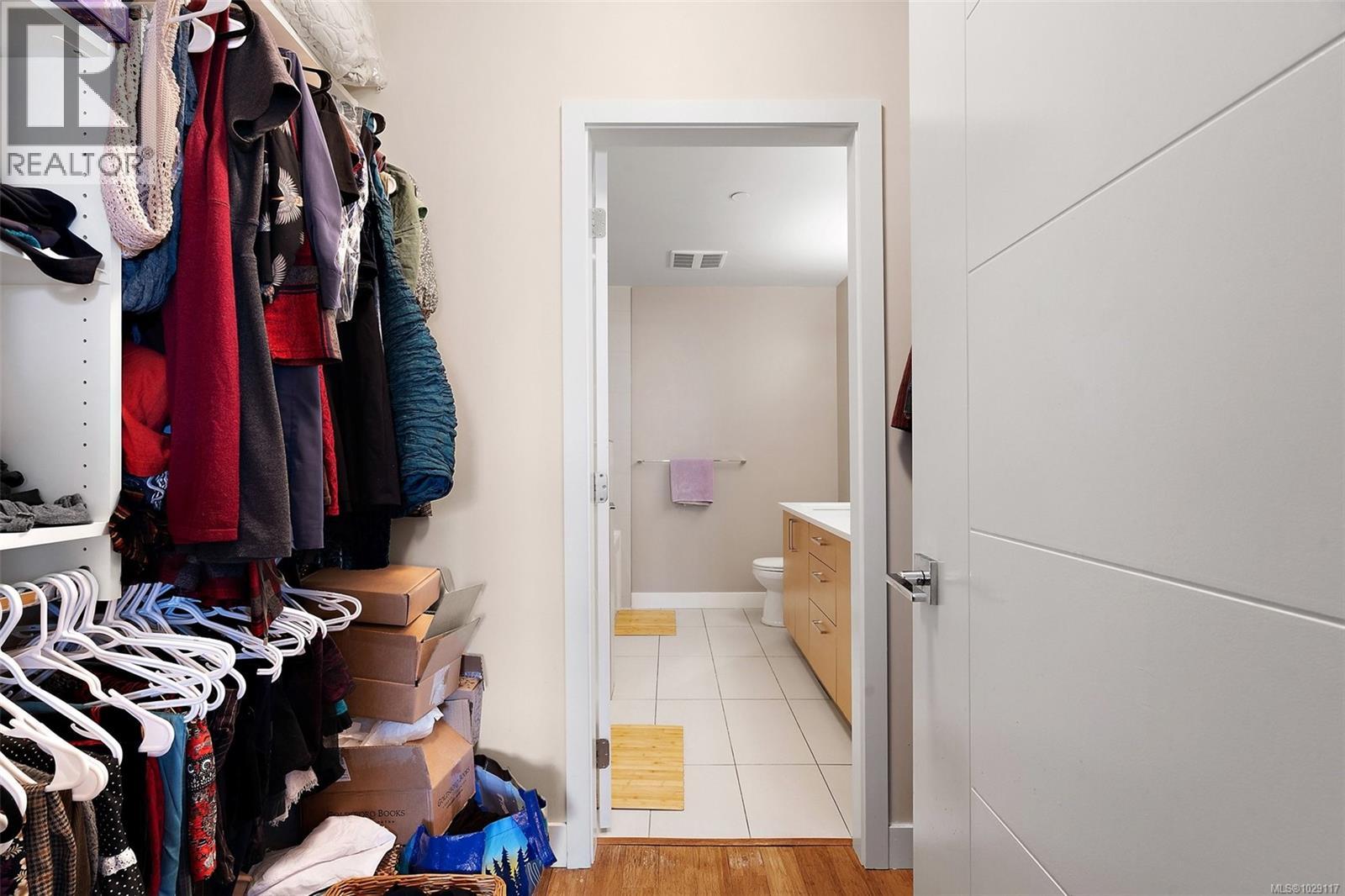 208 4000 Shelbourne Street, Saanich