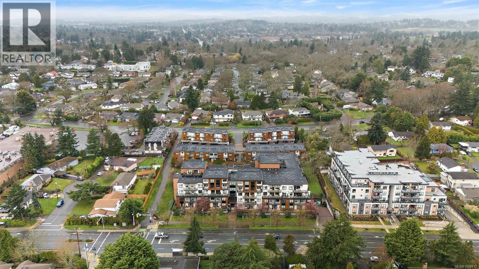 208 4000 Shelbourne Street, Saanich