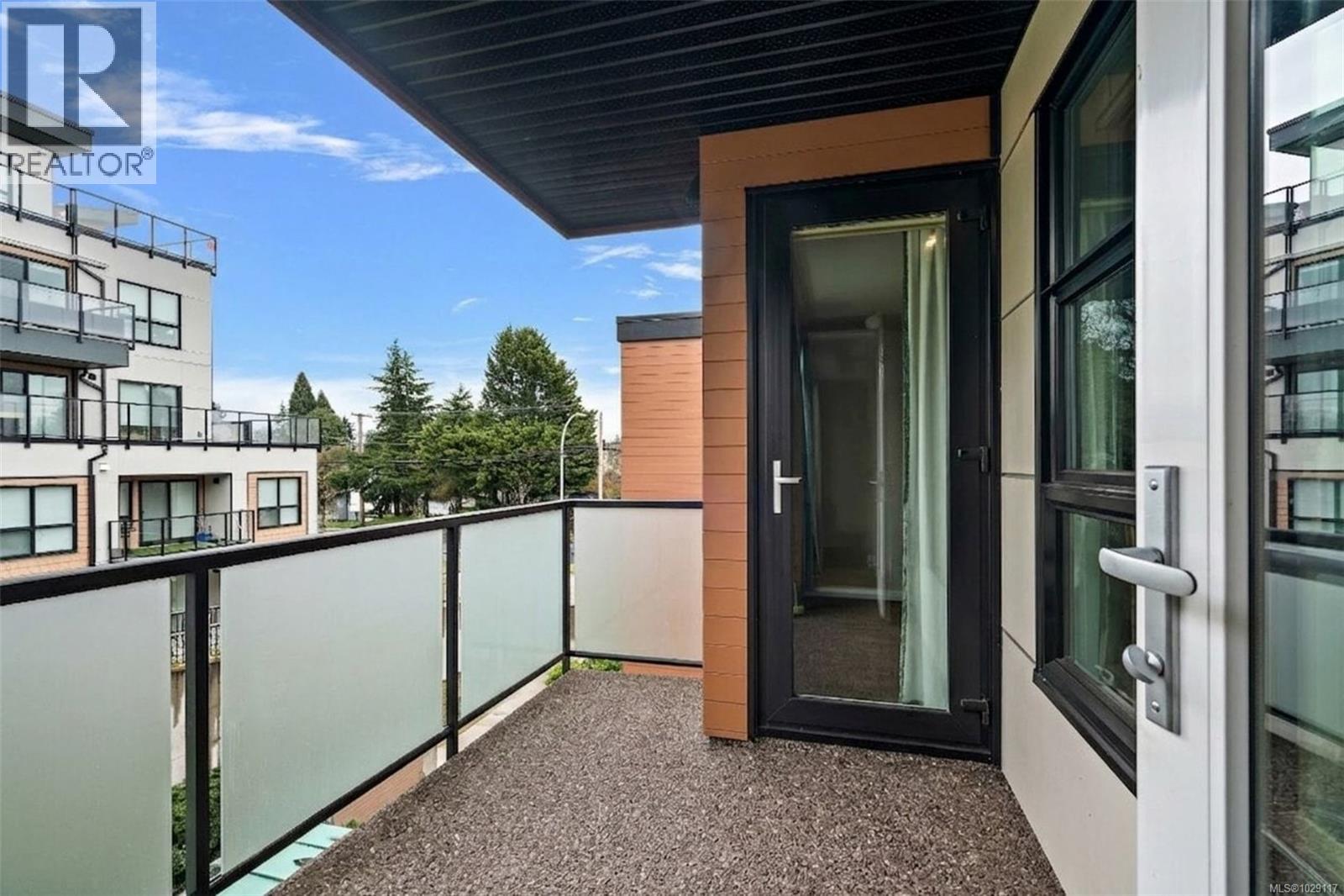 208 4000 Shelbourne Street, Saanich