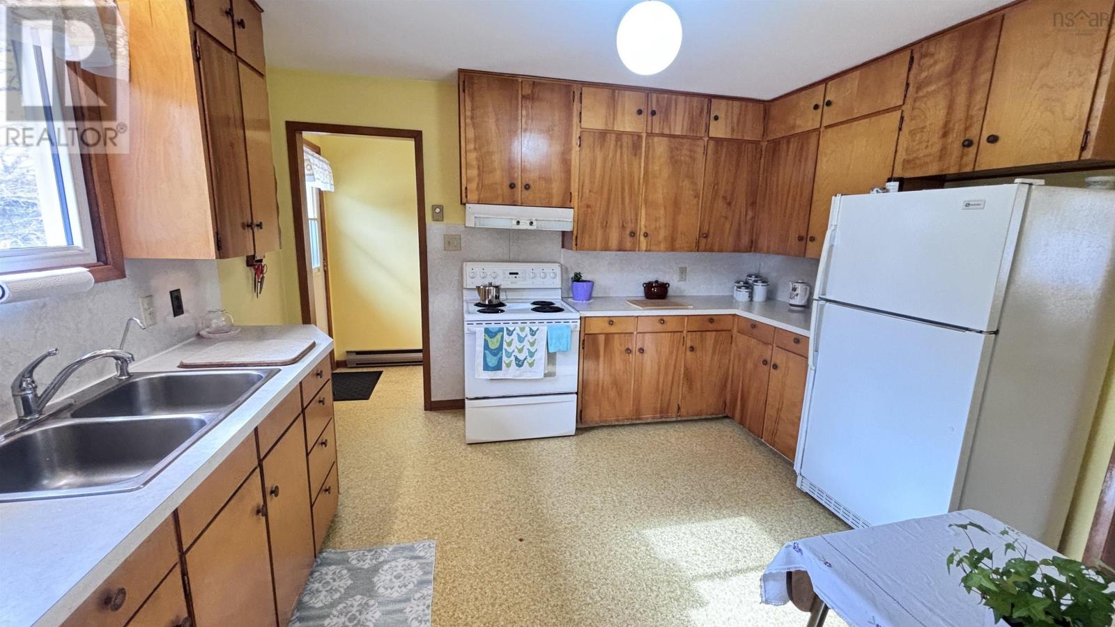 Property 2 of 46 of 982 PICTOU Road