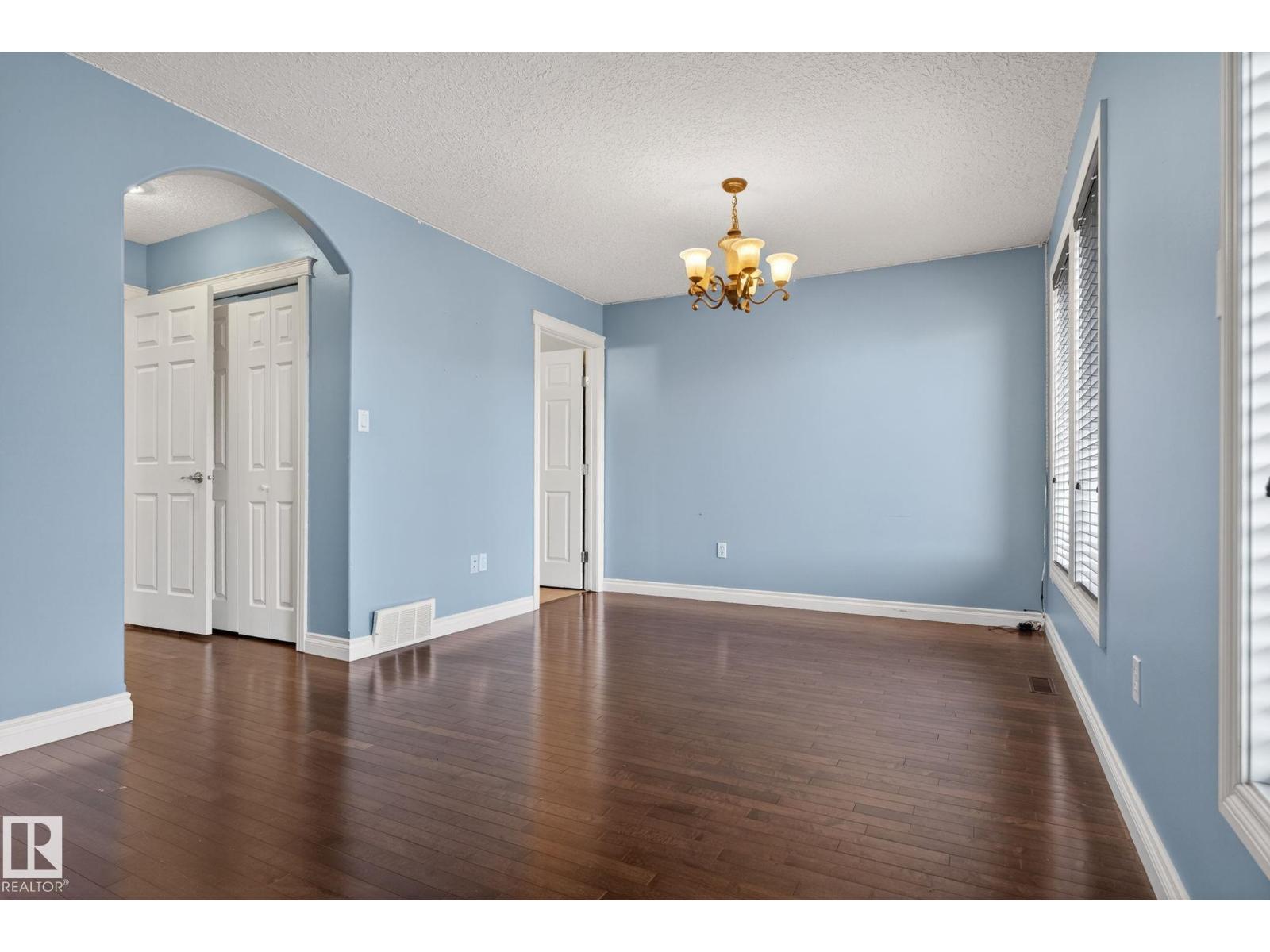10418 69 AV NW - 17