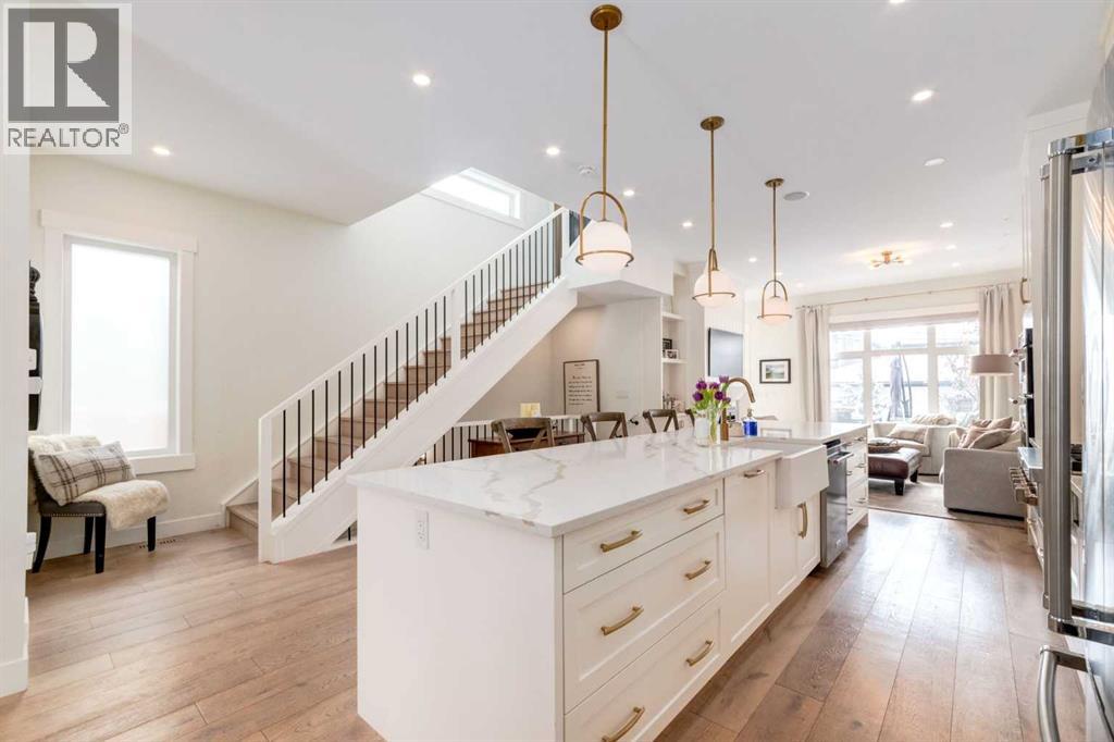 2107 52 Avenue SW, Calgary, Alberta