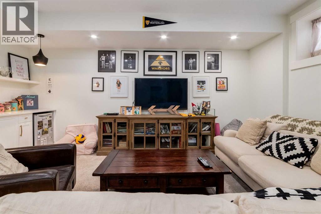 Single Family House for Sale in   Avenue SW North Glenmore Park Calgary 