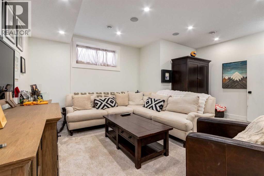 Single Family House for Sale in   Avenue SW North Glenmore Park Calgary 