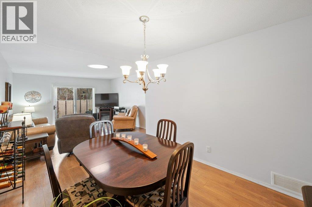 115 REDWING Place Unit# 12, Oliver