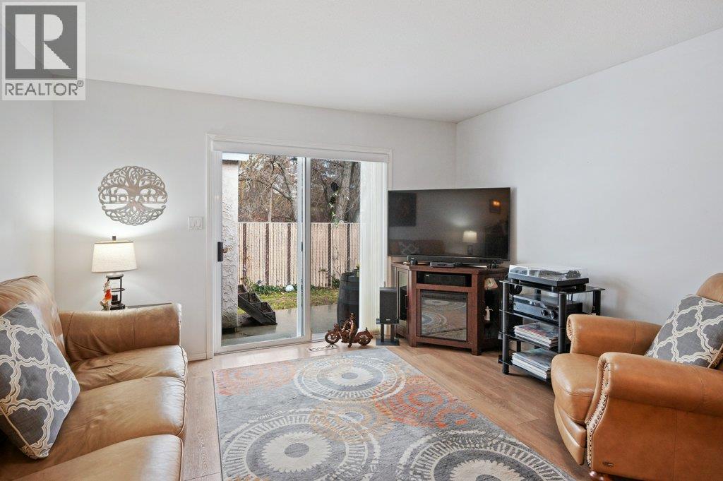 115 REDWING Place Unit# 12, Oliver