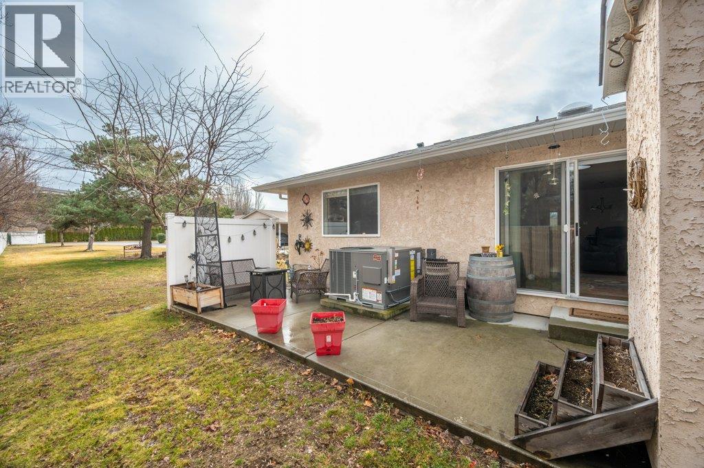 115 REDWING Place Unit# 12, Oliver