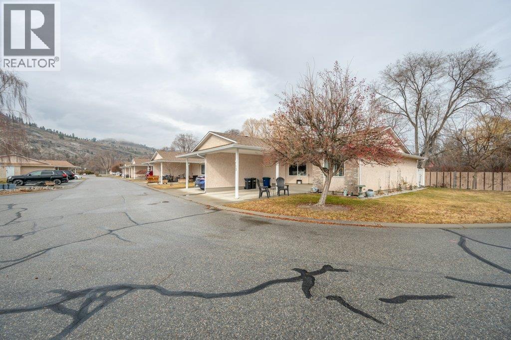 115 REDWING Place Unit# 12, Oliver