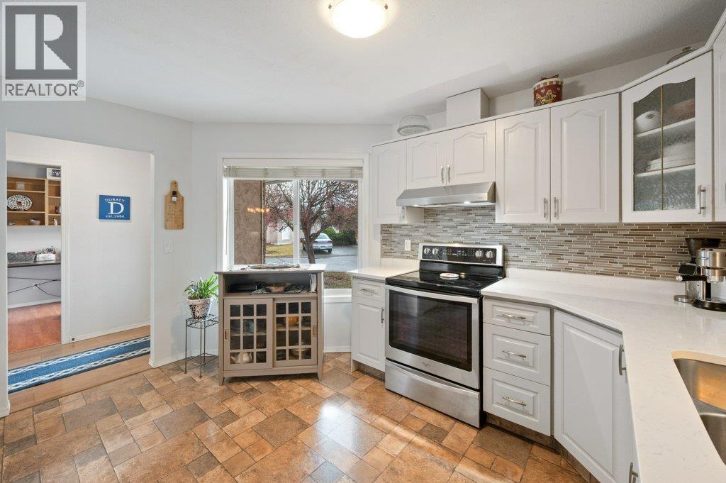 115 REDWING Place Unit# 12, Oliver