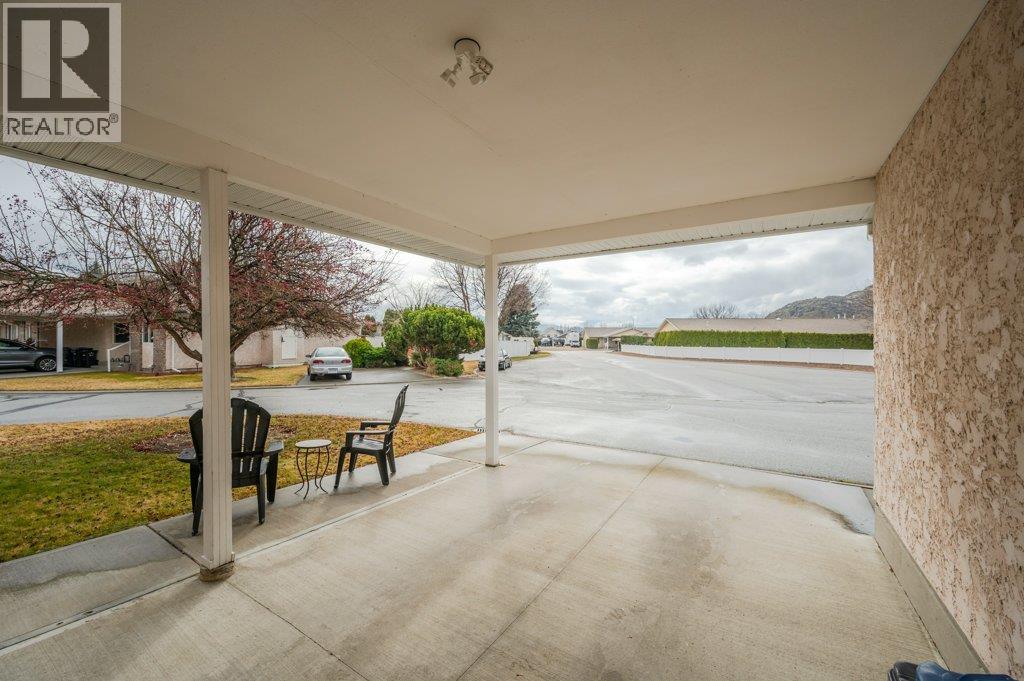 115 REDWING Place Unit# 12, Oliver