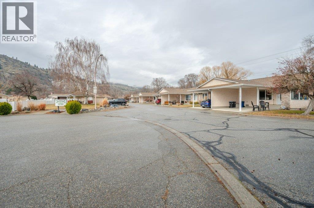 115 REDWING Place Unit# 12, Oliver