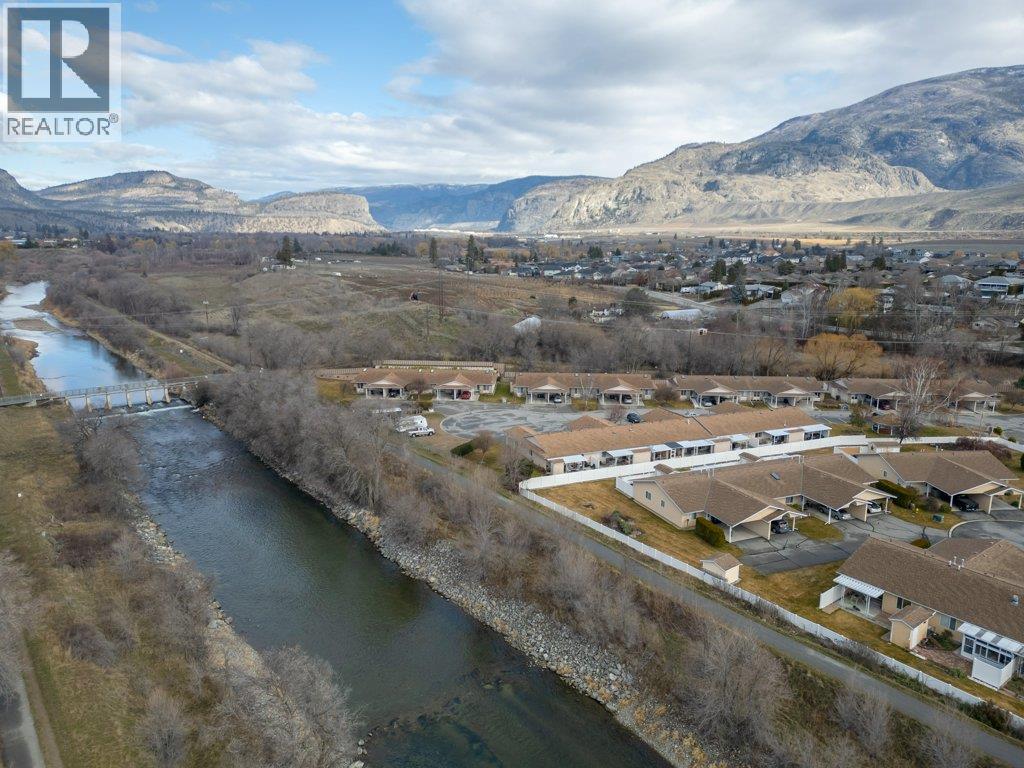 115 REDWING Place Unit# 12, Oliver