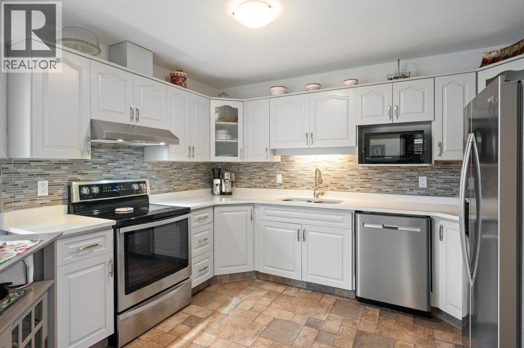 115 REDWING Place Unit# 12, Oliver