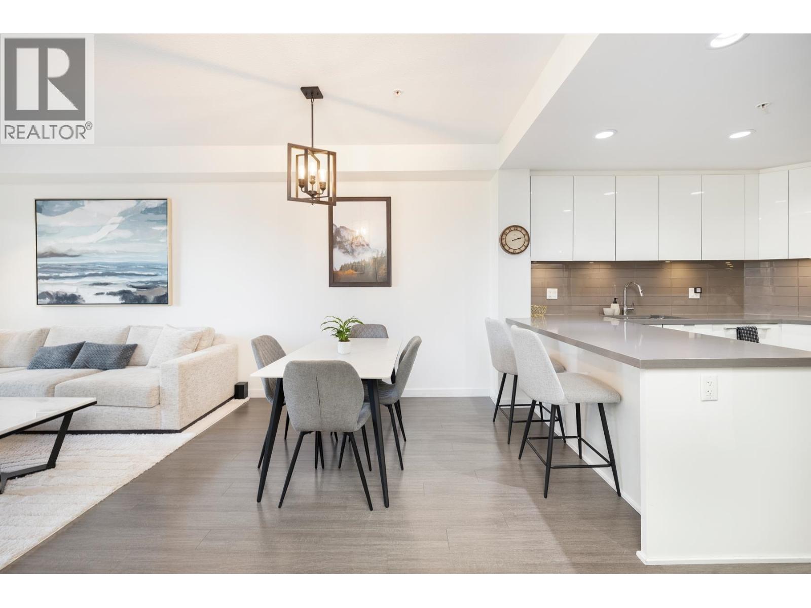 229 255 1ST Street - photo 2