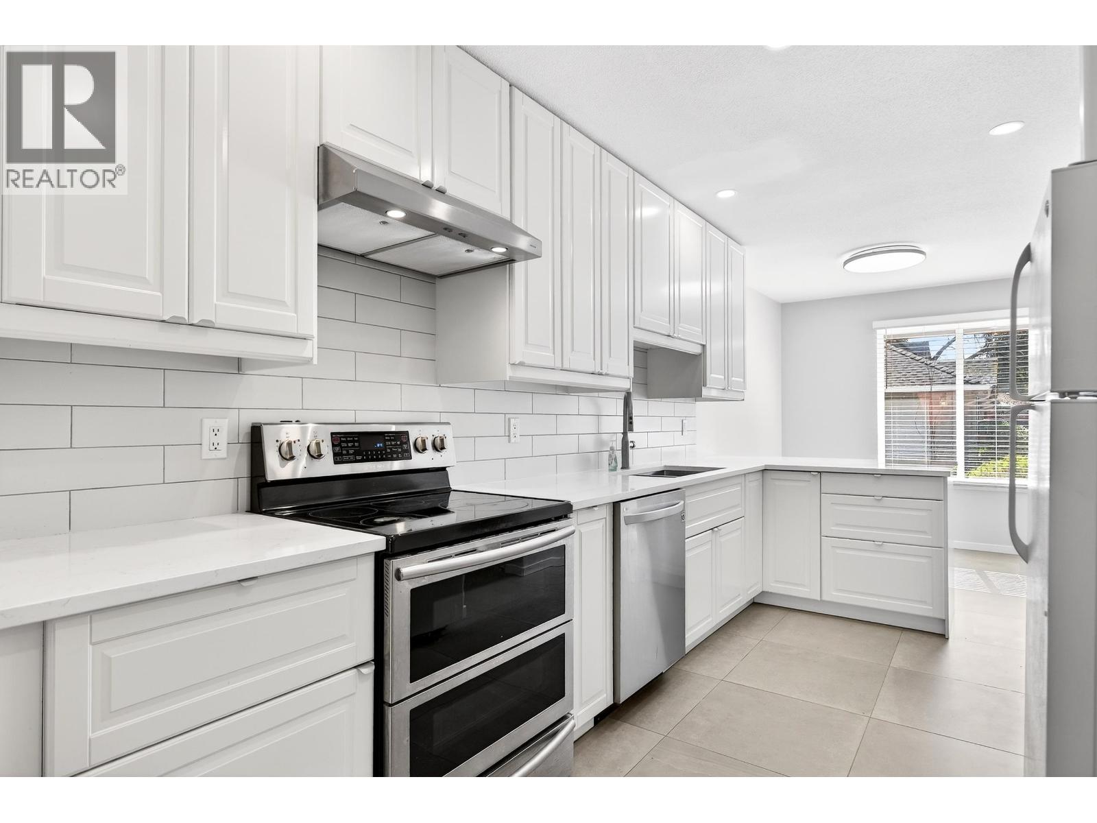 7 20985 CAMWOOD AVENUE, Maple Ridge