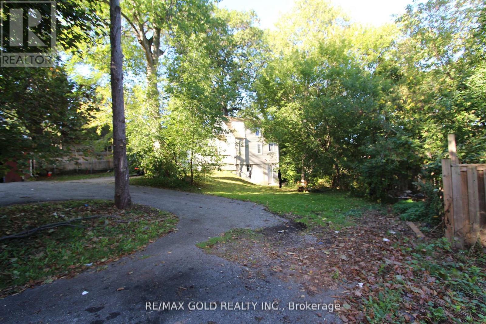 961 LAKESHORE ROAD W