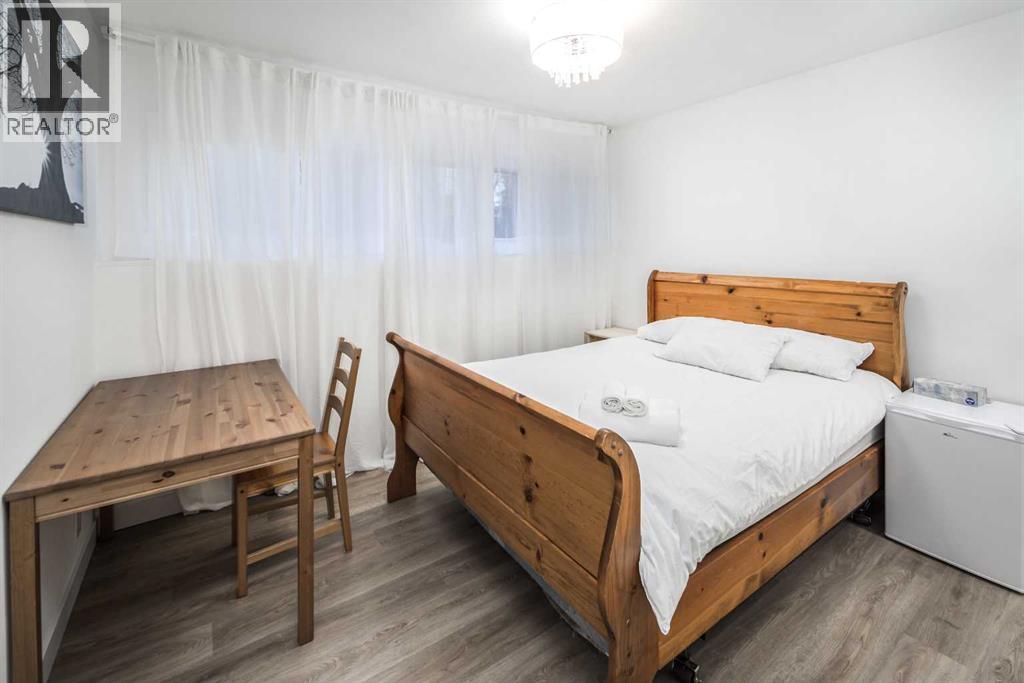 Single Family House 4 Level for Sale in  brisebois Drive NW Brentwood Calgary 