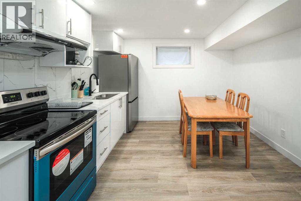 Single Family House 4 Level for Sale in  brisebois Drive NW Brentwood Calgary 