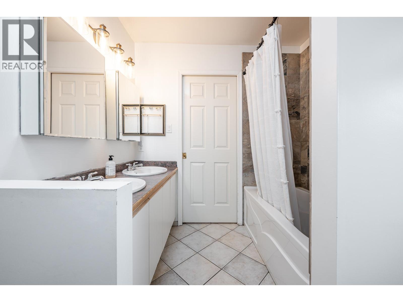 22 41449 GOVERNMENT ROAD, Squamish