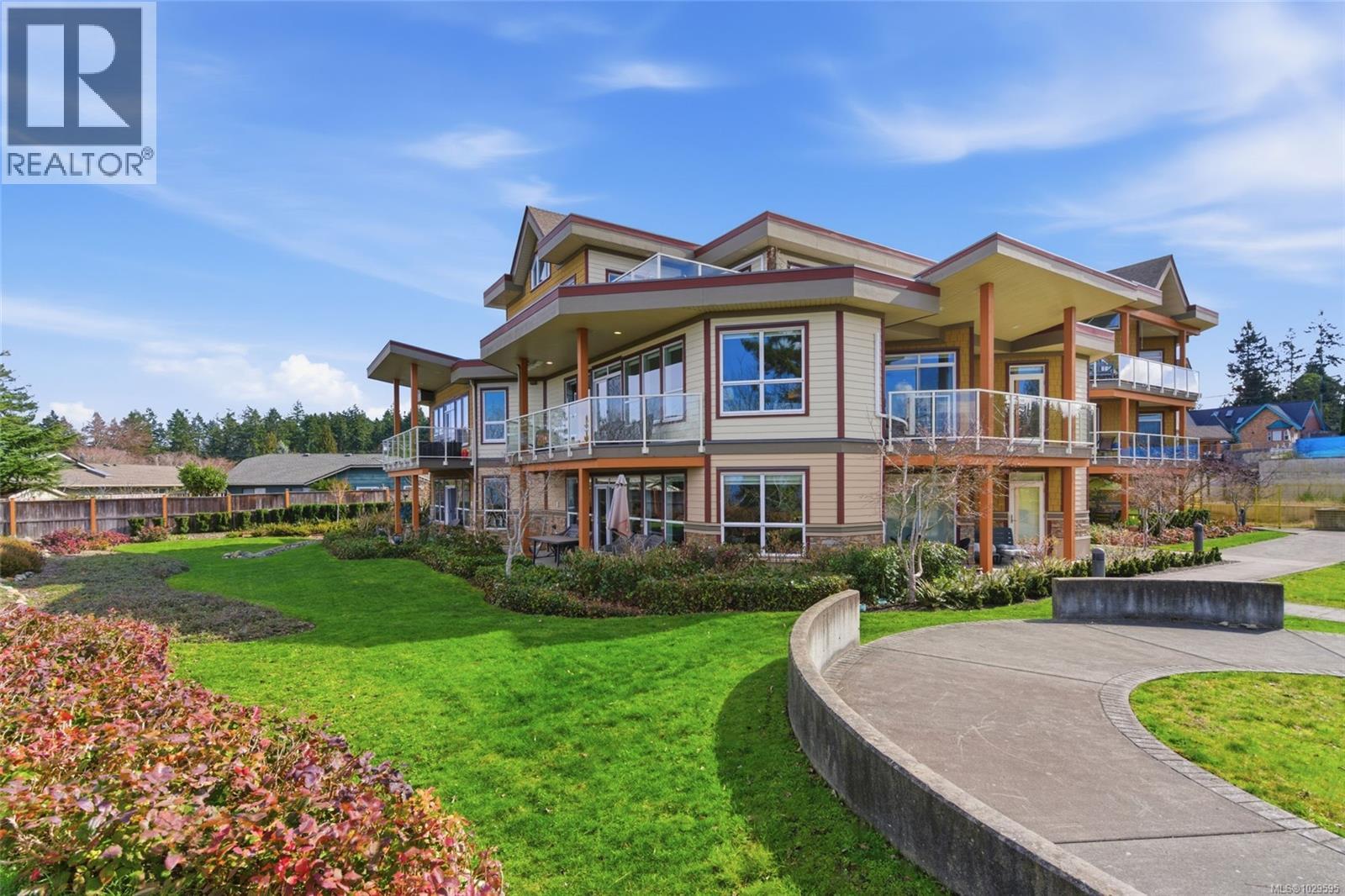 #204 439 COLLEGE RD - 10